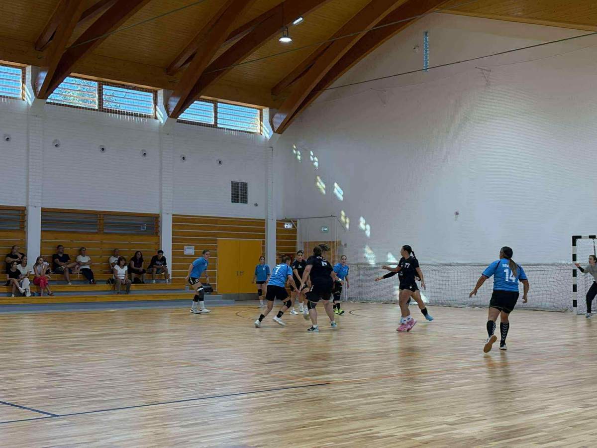 K�z�ss�g�rt a sporton kereszt�l

